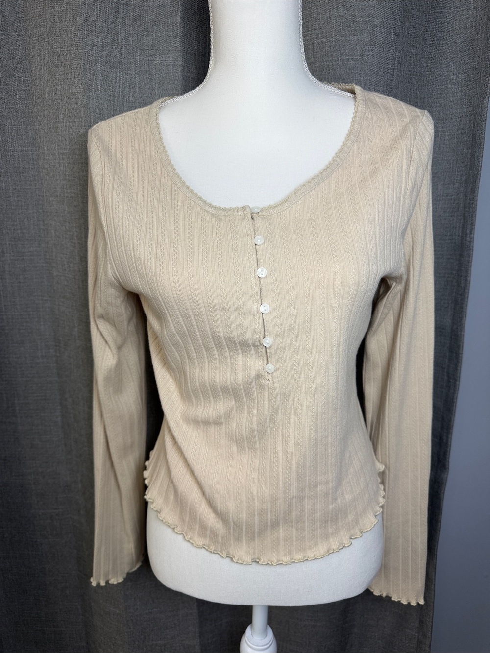 Universal Thread Cream Ribbed Long Sleeve Scoop Neck Henley